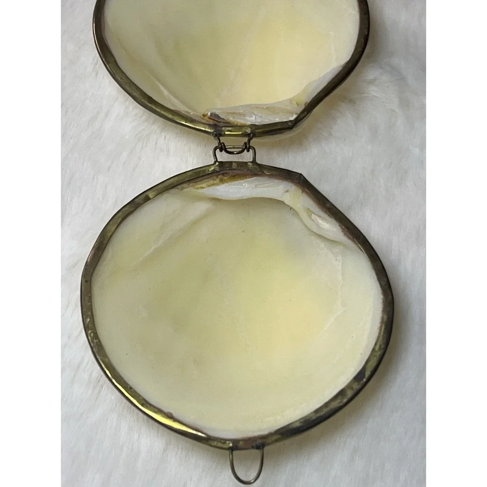 VINTAGE GENUINE IVORY SEA SHELL CLAM BRASS HINGED Guam TRINKET Box